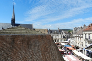 The perfect Place to Stay in Beaune - Outside Market